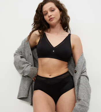 Majtki damskie Triumph czarne True Shape Sensation Maxi figi modelujące