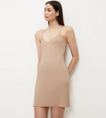 Halka modelująca Triumph Body Make-Up T Dress 02