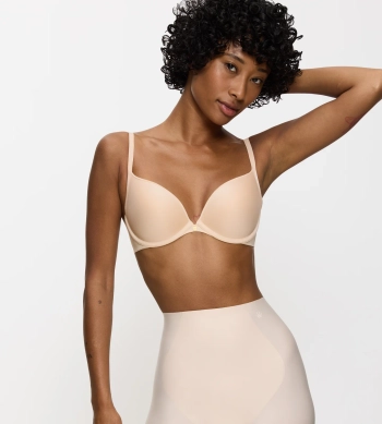 Biustonosz Triumph beżowy Body Make-Up Essentials WHU push-up miękki z fiszbinami