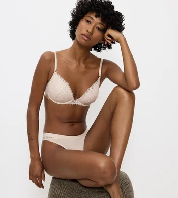 Biustonosz Triumph Aura Spotlight WHU koronkowy push-up z fiszbinami