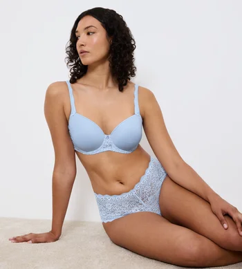 Biustonosz Triumph Amourette WP usztywniany z fiszbinami koronkowy