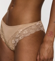 Majtki damskie Triumph Lovely Micro figi Tai 