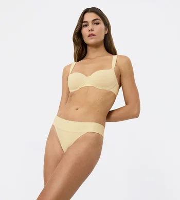 Biustonosz Triumph Body Make-Up Illusion Balconet usztywniany z fiszbinami