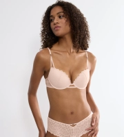 Biustonosz That Night In Vegas WHU