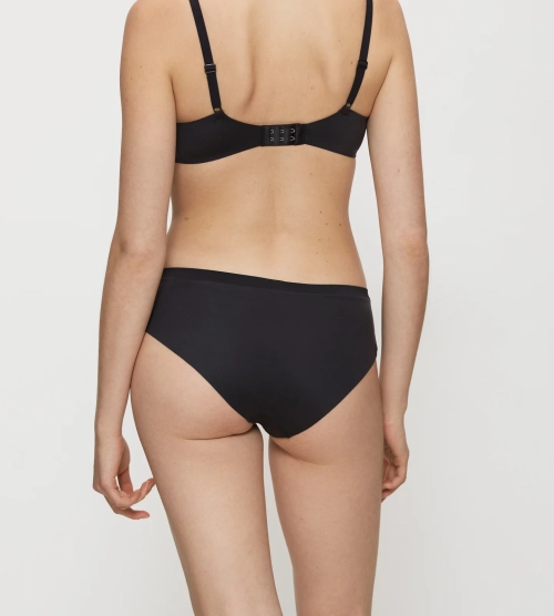 Majtki damskie Triumph czarne Body Make-up Soft Touch Hipster figi bezszwowe