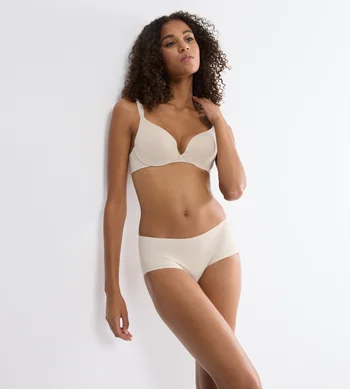 Majtki damskie Triumph Body Make-Up Illusion figi Shorty