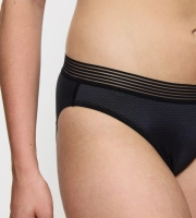 Majtki damskie Triumph czarne Infinite Sensation  figi Tai klasyczne 