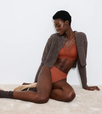 Majtki damskie Triumph Pretty Micro figi stringi bezszwowe