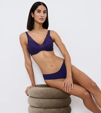 Majtki damskie Triumph Smart Invisible figi Tai