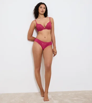 Biustonosz Triumph Aura Spotlight koronkowy push-up z fiszbinami