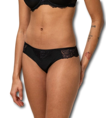 Majtki damskie Triumph czarne Peony Florale figi brazylijskie