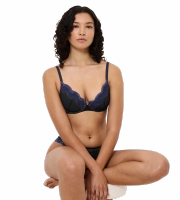 Biustonosz Triumph Comfort Glam push-up koronkowy z fiszbinami