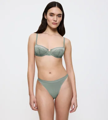 Majtki Damskie Triumph Smart Natural figi Brazilian String