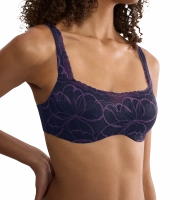 Biustonosz Triumph Body Make-Up Illusion Lace Bal