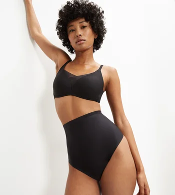 Biustonosz Triumph czarny Shape Smart P usztywniany bez fiszbin