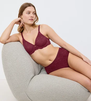 Biustonosz Triumph Amourette Charm T W koronkowy z fiszbinami