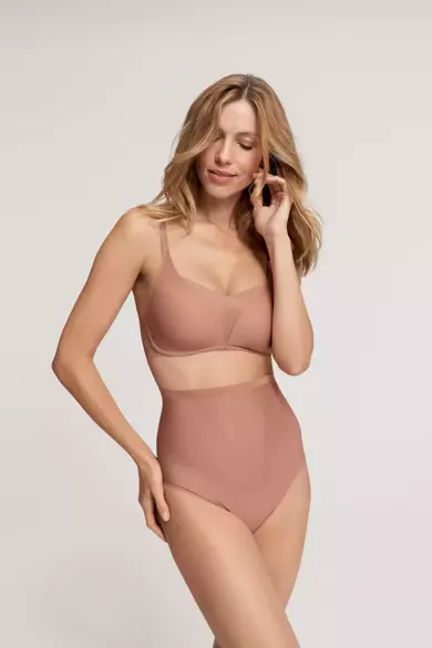 Majtki damskie Triumph Shape Smart Highwaist stringi z wysokim stanem